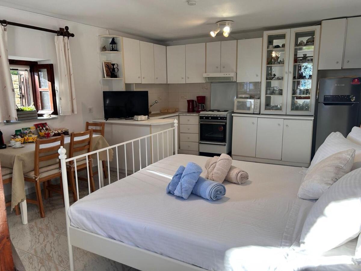 Grandpa Simos' Traditional Guest House Agios Romanos 外观 照片